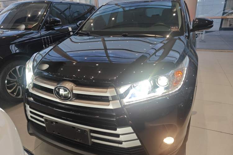 Used Toyota Highlander 2018 2.0T Two-Wheel Drive Luxury Edition 7 Seats China VI Standard Exterior 1