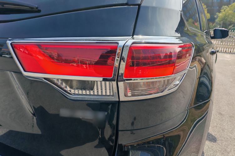 Used Toyota Highlander 2018 2.0T Two-Wheel Drive Elite Edition 7 Seats China VI Standard Exterior 11