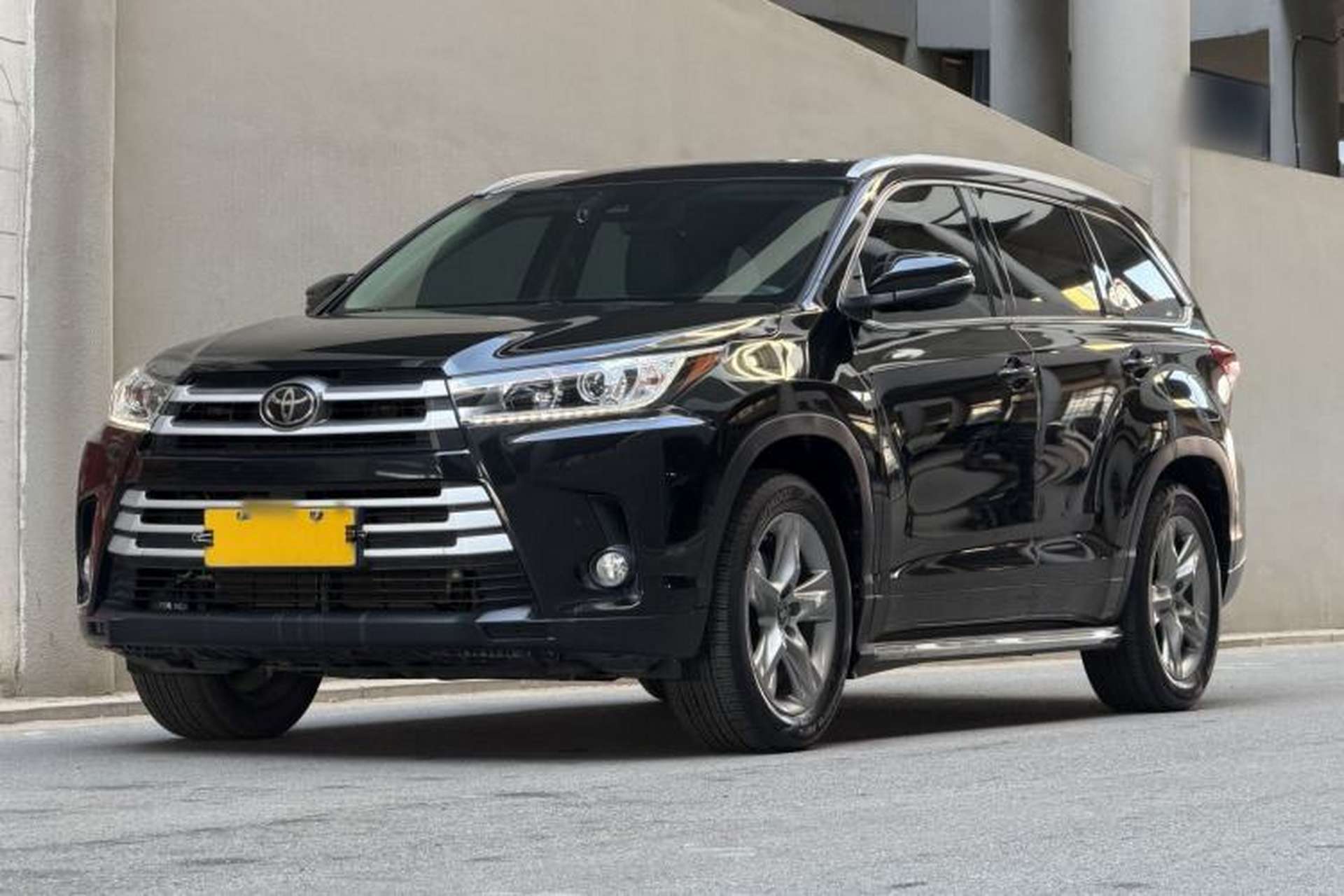 Used Toyota Highlander 2018 2.0T Four-Wheel Drive Luxury Edition 7 Seats China V Emission Standard Exterior 2