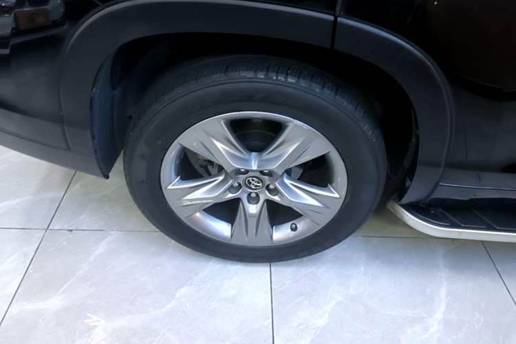 Used Toyota Highlander 2018 2.0T Four-Wheel Drive Luxury Version 7 Seats China VI Standard Exterior 2