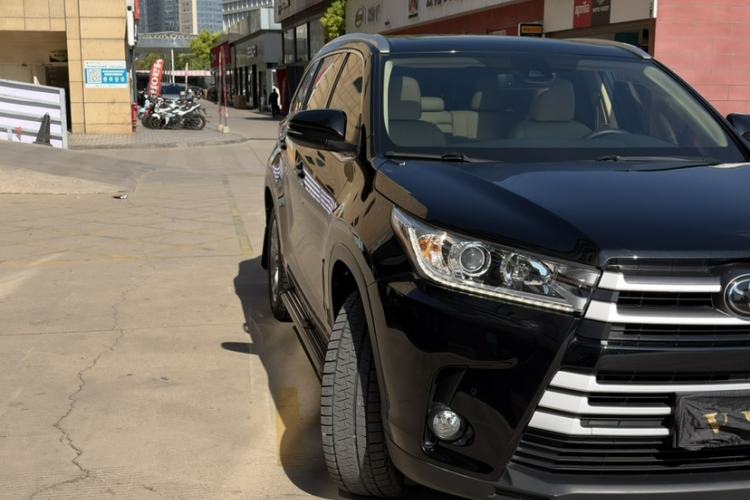 Used Toyota Highlander 2018 2.0T Four-Wheel Drive Luxury Edition 7 Seats China V Emission Standard Exterior 2