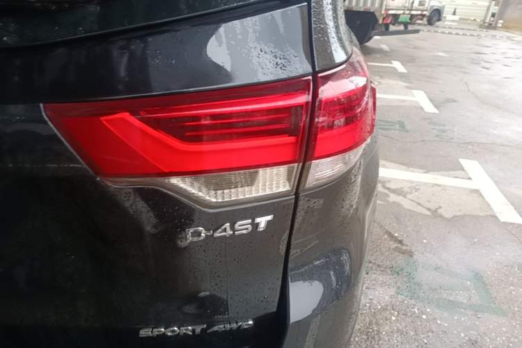 Used Toyota Highlander 2018 2.0T Four-Wheel Drive Prestige Version 7 Seats China V Emission Standard Exterior 3
