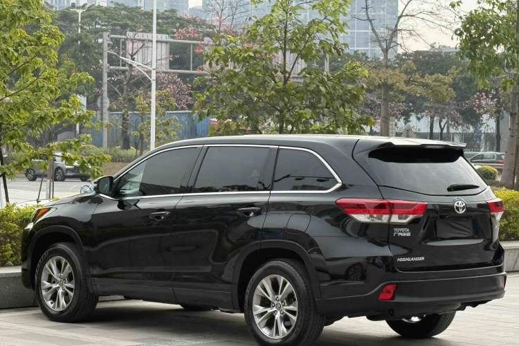 Used Toyota Highlander 2018 2.0T Two-Wheel Drive Elite Edition 5 Seats Emission Standard China V Exterior 3