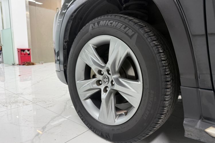 Used Toyota Highlander 2018 2.0T Four-Wheel Drive Luxury Version 7 Seats China VI Standard Exterior 3