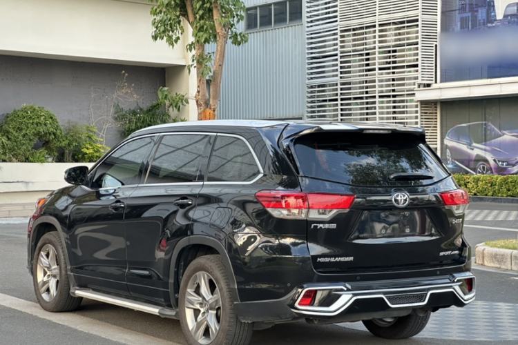 Used Toyota Highlander 2018 2.0T Four-Wheel Drive Luxury Version 7 Seats China VI Standard Exterior 3