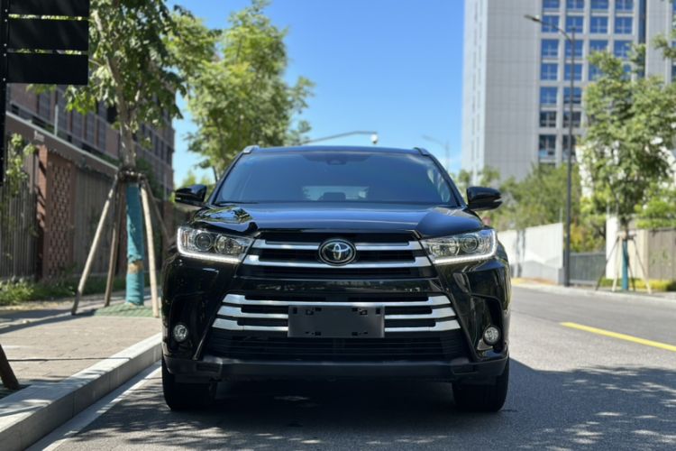 Used Toyota Highlander 2018 2.0T Four-Wheel Drive Luxury Version 7 Seats China VI Standard Exterior 3