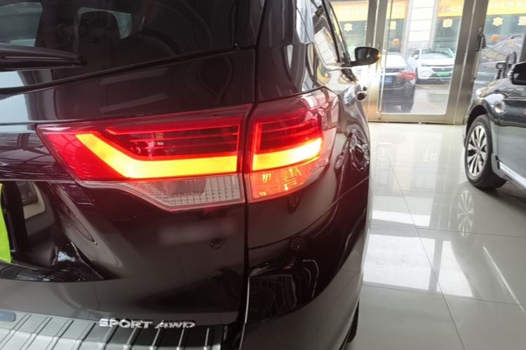 Used Toyota Highlander 2018 2.0T Four-Wheel Drive Luxury Version 7 Seats China VI Standard Exterior 3
