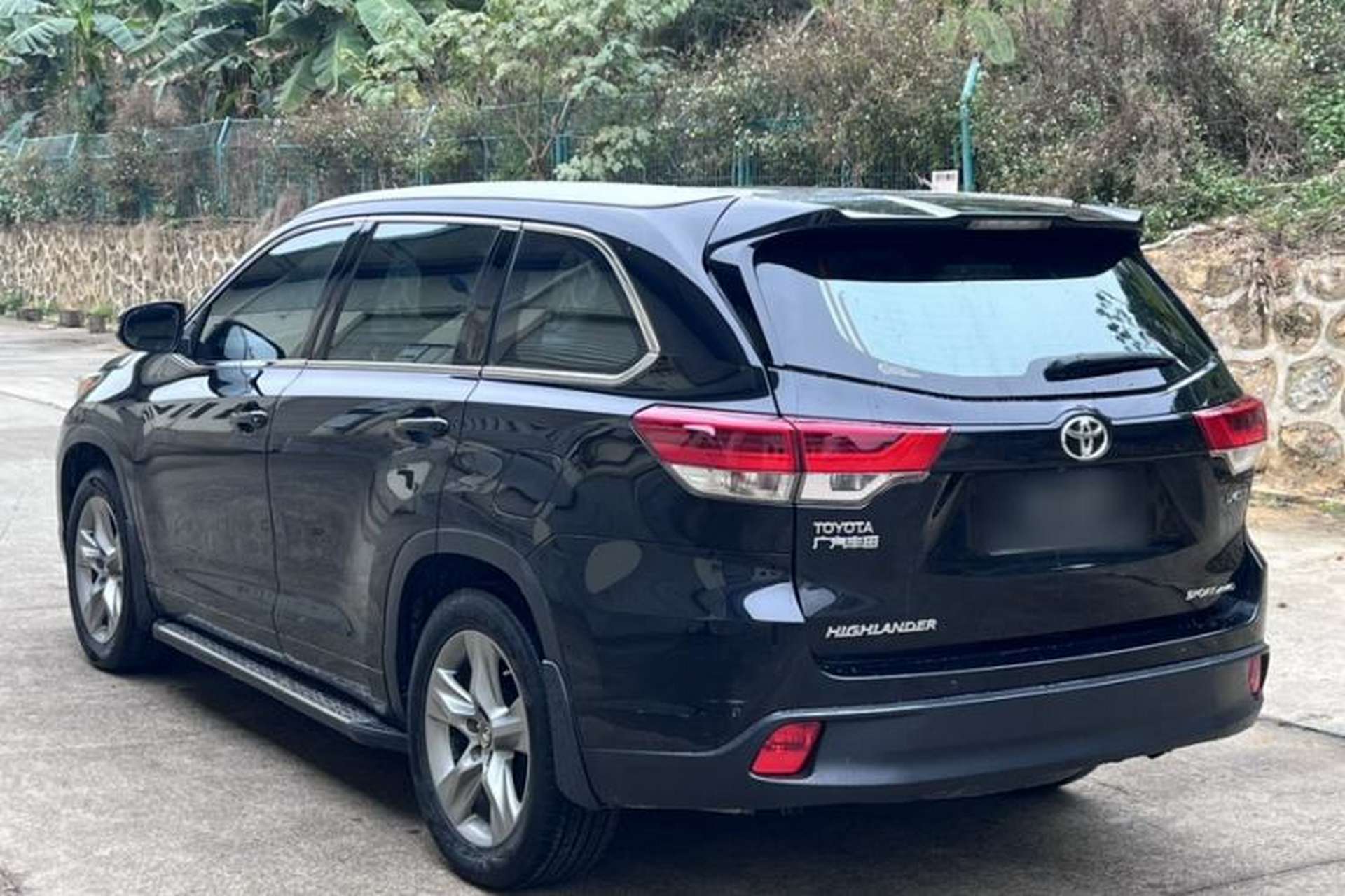Used Toyota Highlander 2018 2.0T Four-Wheel Drive Luxury Edition 7 Seats China V Emission Standard Exterior 3