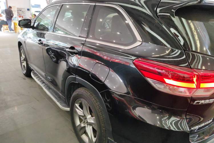Used Toyota Highlander 2018 2.0T Four-Wheel Drive Luxury Version 7 Seats China VI Standard Exterior 3