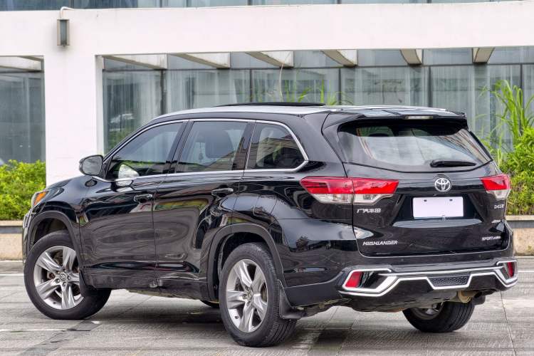 Used Toyota Highlander 2018 2.0T Four-Wheel Drive Luxury Version 7 Seats China VI Standard Exterior 3