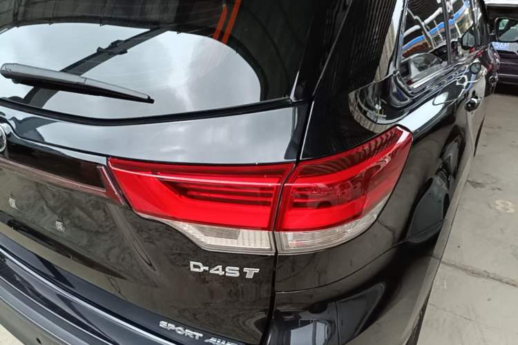 Used Toyota Highlander 2018 2.0T Four-Wheel Drive Luxury Version 7 Seats China VI Standard Exterior 3