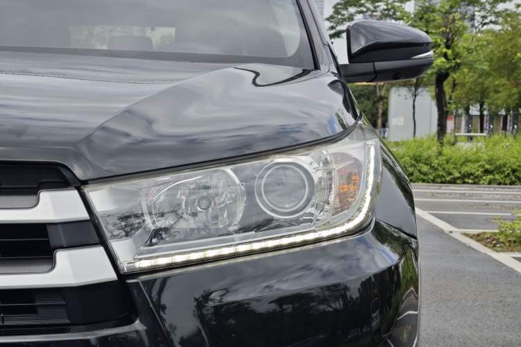 Used Toyota Highlander 2018 2.0T Two-Wheel Drive Luxury Edition 7 Seats China VI Standard Exterior 3