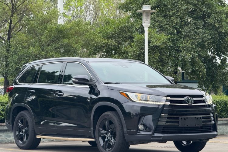 Used Toyota Highlander 2018 2.0T Four-Wheel Drive Knight Edition 7 Seats China VI Standard Exterior 4