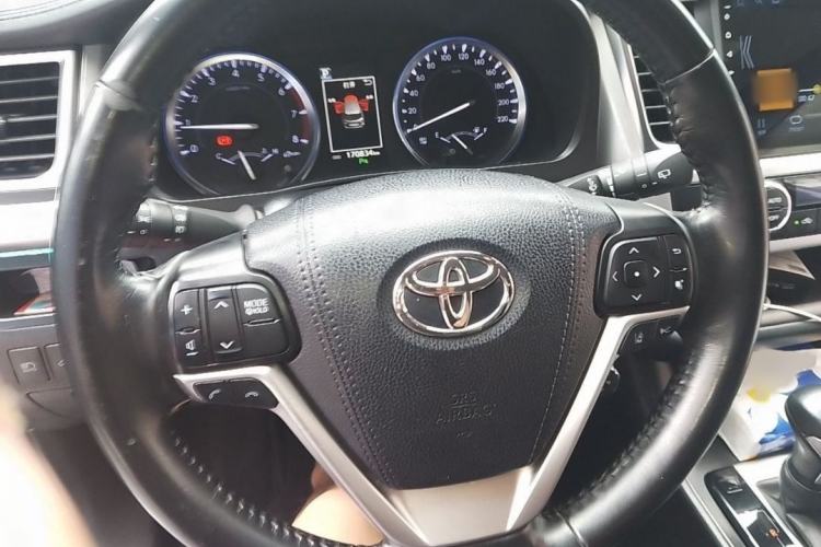 Used Toyota Highlander 2018 2.0T Four-Wheel Drive Prestige Version 7 Seats China V Emission Standard Exterior 4