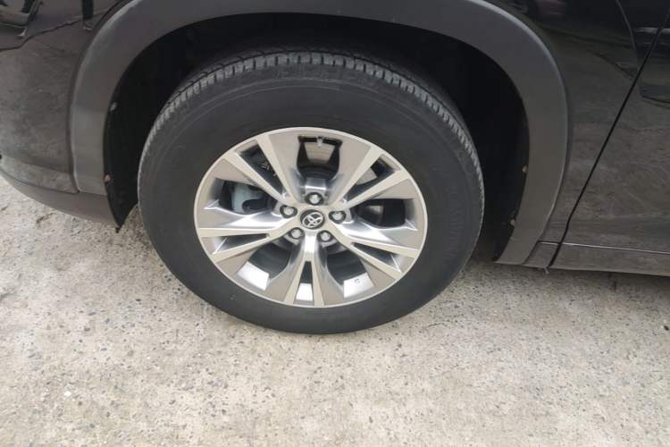Used Toyota Highlander 2018 2.0T Two-Wheel Drive Elite Edition 5 Seats Emission Standard China V Exterior 4