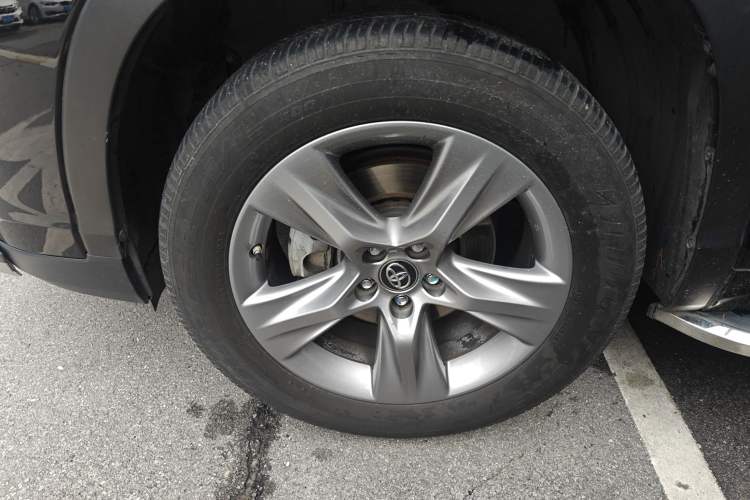 Used Toyota Highlander 2018 2.0T Four-Wheel Drive Luxury Edition 7 Seats China V Emission Standard Exterior 4
