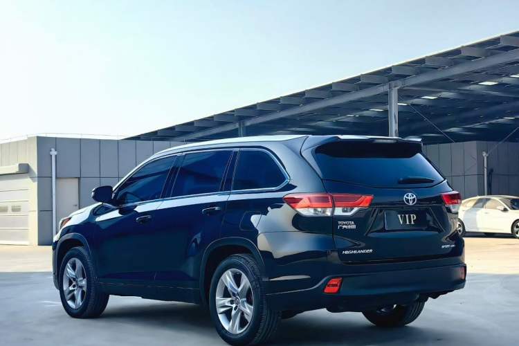 Used Toyota Highlander 2018 2.0T Four-Wheel Drive Luxury Edition 7 Seats China V Emission Standard Exterior 4