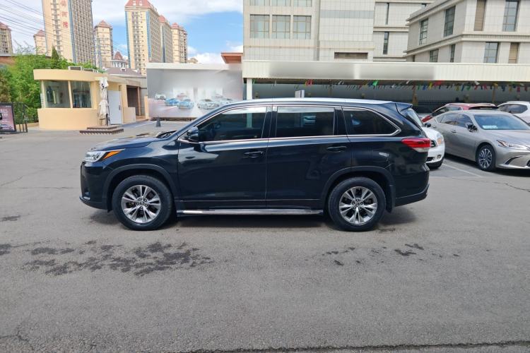 Used Toyota Highlander 2018 2.0T Two-Wheel Drive Elite Edition 7 Seats China VI Standard Exterior 5