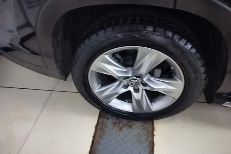 Used Toyota Highlander 2018 2.0T Four-Wheel Drive Luxury Version 7 Seats China VI Standard Exterior 5