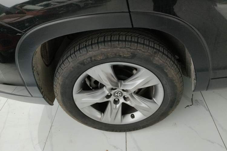 Used Toyota Highlander 2018 2.0T Four-Wheel Drive Luxury Version 7 Seats China VI Standard Exterior 5