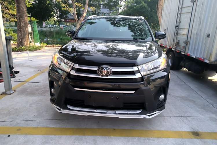 Used Toyota Highlander 2018 2.0T Four-Wheel Drive Luxury Version 7 Seats China VI Standard Front