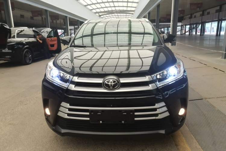 Used Toyota Highlander 2018 2.0T Four-Wheel Drive Luxury Version 7 Seats China VI Standard Front