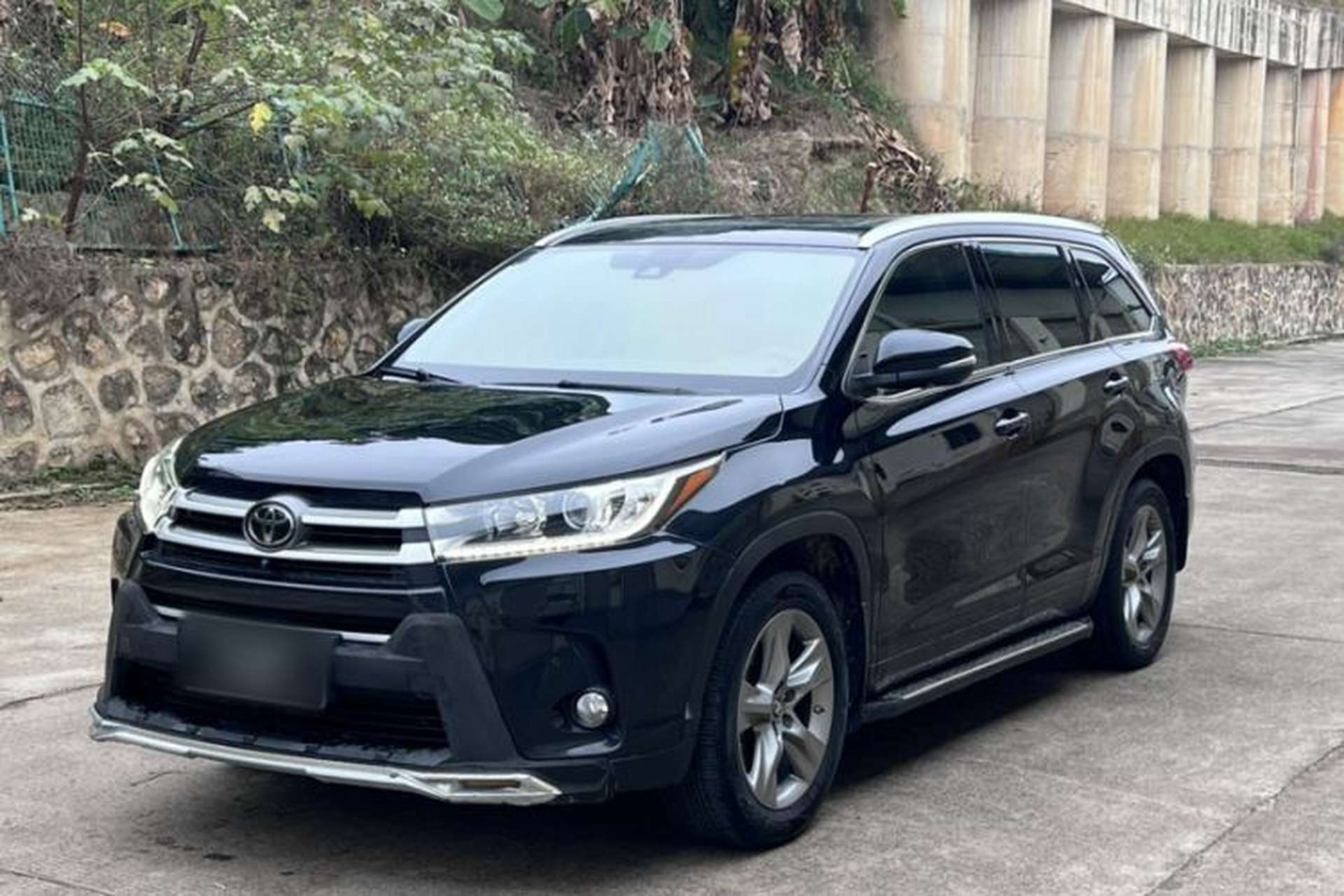 Used Toyota Highlander 2018 2.0T Four-Wheel Drive Luxury Edition 7 Seats China V Emission Standard Front Left 45 Deg