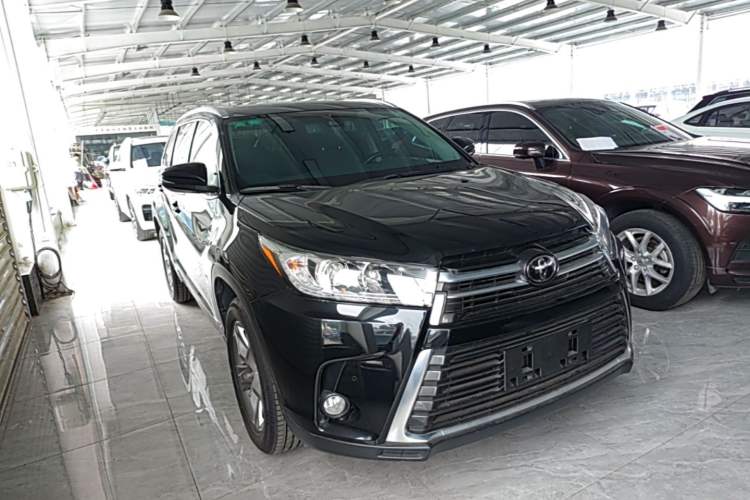 Used Toyota Highlander 2018 2.0T Four-Wheel Drive Prestige Version 7 Seats China VI Standard Front Right 45 Deg