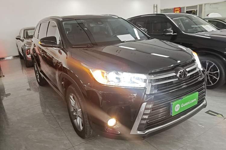 Used Toyota Highlander 2018 2.0T Four-Wheel Drive Prestige Version 7 Seats China VI Standard Front Right 45 Deg