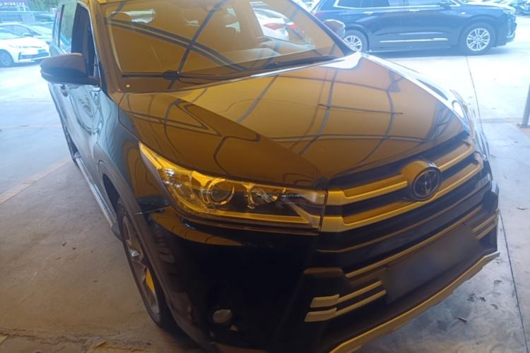 Used Toyota Highlander 2018 2.0T Four-Wheel Drive Luxury Version 7 Seats China VI Standard Front Right 45 Deg