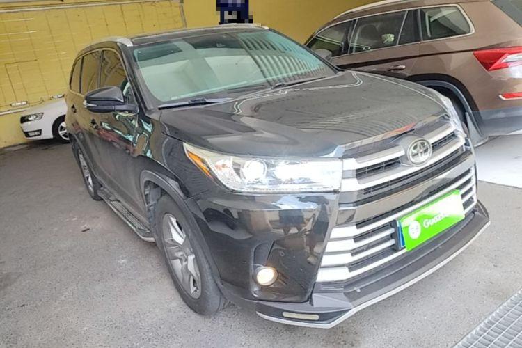 Used Toyota Highlander 2018 2.0T Four-Wheel Drive Luxury Edition 7 Seats China V Emission Standard Front Right 45 Deg