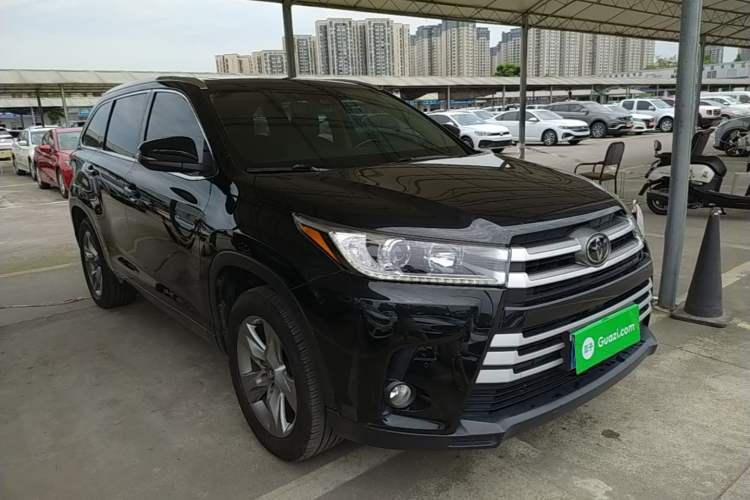 Used Toyota Highlander 2018 2.0T Four-Wheel Drive Luxury Edition 7 Seats China V Emission Standard Front Right 45 Deg