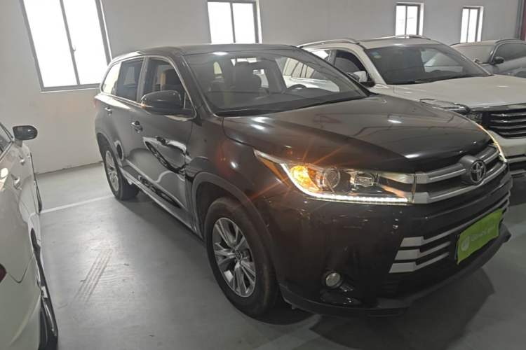Used Toyota Highlander 2018 2.0T Four-Wheel Drive Elite Edition 7 Seats China VI Standard Front Right 45 Deg