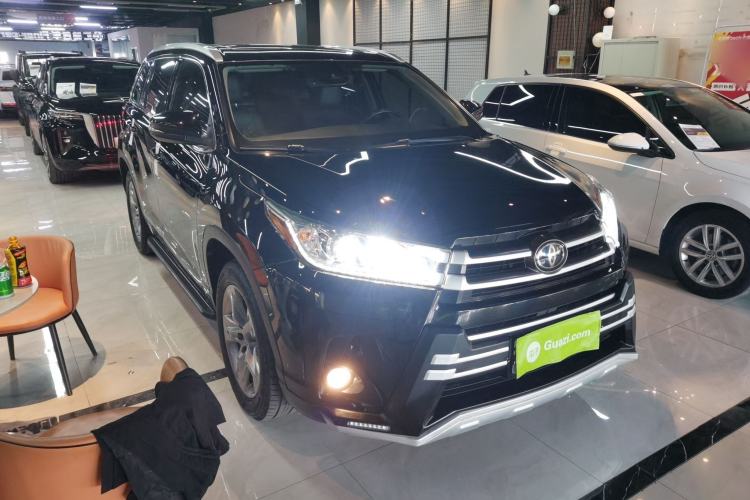 Used Toyota Highlander 2018 2.0T Four-Wheel Drive Luxury Edition 7 Seats China V Emission Standard Front Right 45 Deg