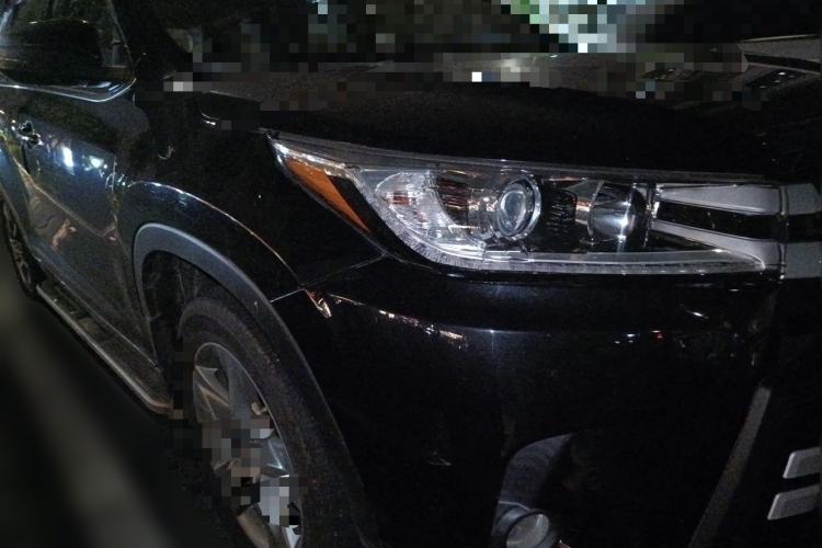 Used Toyota Highlander 2018 2.0T Four-Wheel Drive Luxury Version 7 Seats China VI Standard Front Right 45 Deg