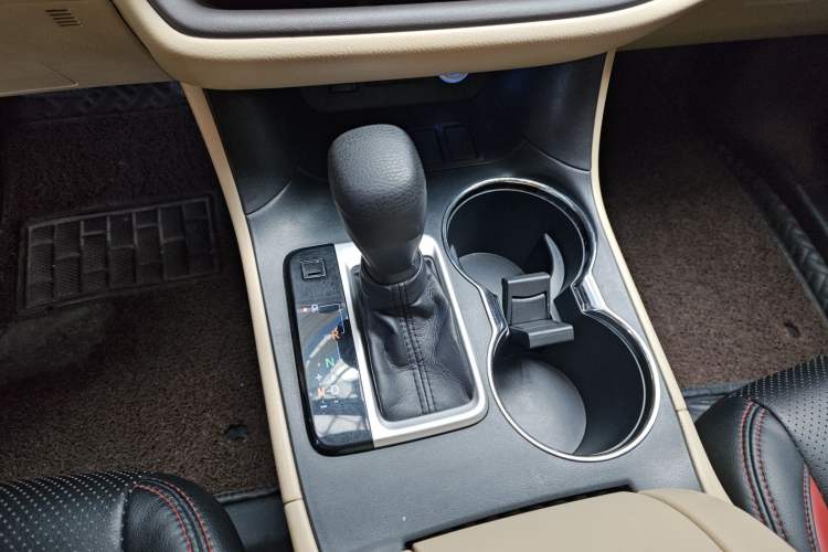 Used Toyota Highlander 2018 2.0T Two-Wheel Drive Elite Edition 7 Seats China VI Standard Gear Lever
