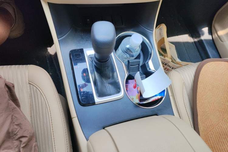 Used Toyota Highlander 2018 2.0T Two-Wheel Drive Elite Edition 7 Seats Emission Standard China V Gear Lever
