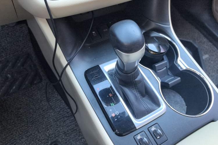Used Toyota Highlander 2018 2.0T Four-Wheel Drive Prestige Version 7 Seats China V Emission Standard Gear Lever