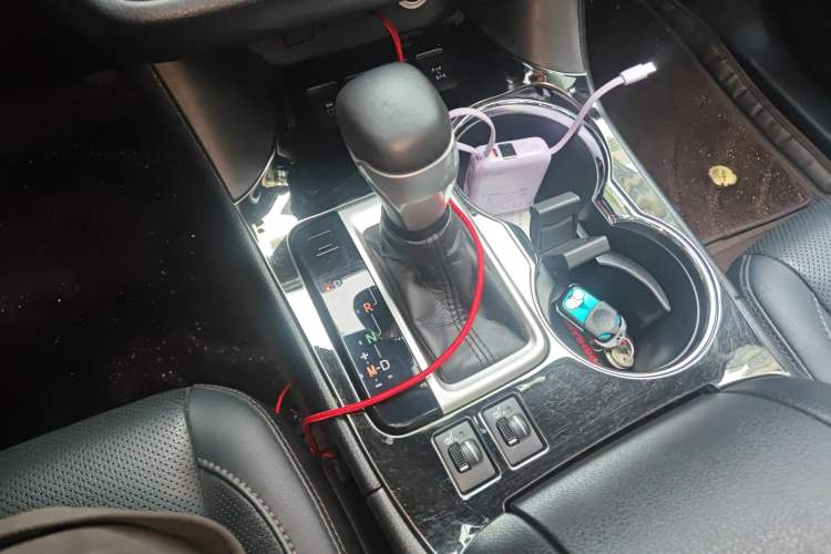 Used Toyota Highlander 2018 2.0T Four-Wheel Drive Luxury Edition 7 Seats China V Emission Standard Gear Lever