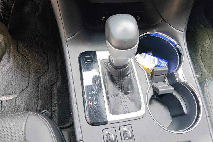 Used Toyota Highlander 2018 2.0T Four-Wheel Drive Prestige Version 7 Seats China VI Standard Gear Lever