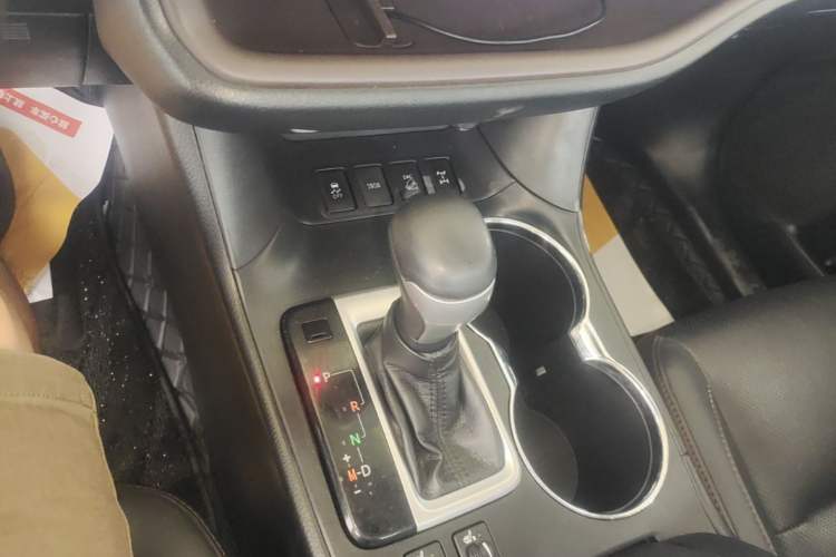 Used Toyota Highlander 2018 2.0T Four-Wheel Drive Luxury Version 7 Seats China VI Standard Gear Lever