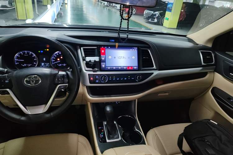 Used Toyota Highlander 2018 2.0T Two-Wheel Drive Elite Version 5 Seats China VI Standard Gear Lever
