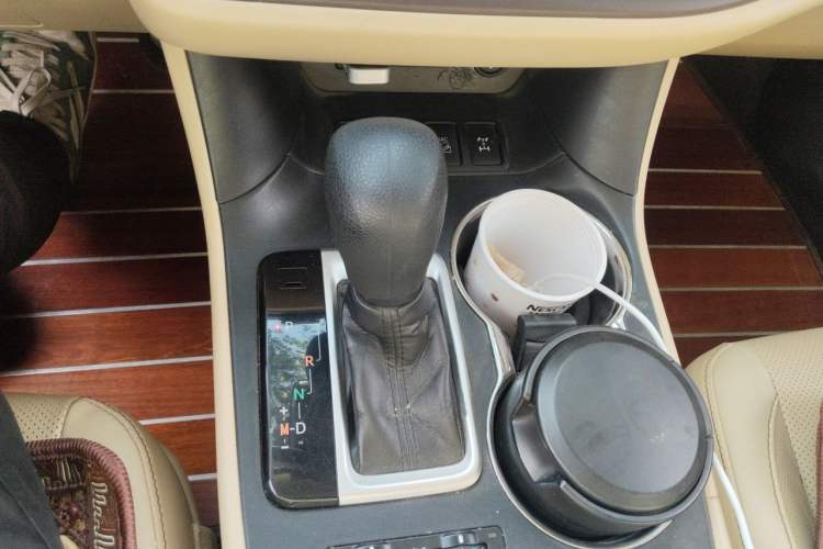 Used Toyota Highlander 2018 2.0T Four-Wheel Drive Supreme Edition 7-Seater China VI Gear Lever