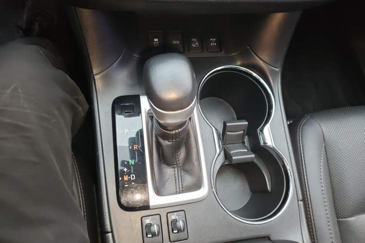 Used Toyota Highlander 2018 2.0T Four-Wheel Drive Supreme Edition 7-Seater China VI Gear Lever