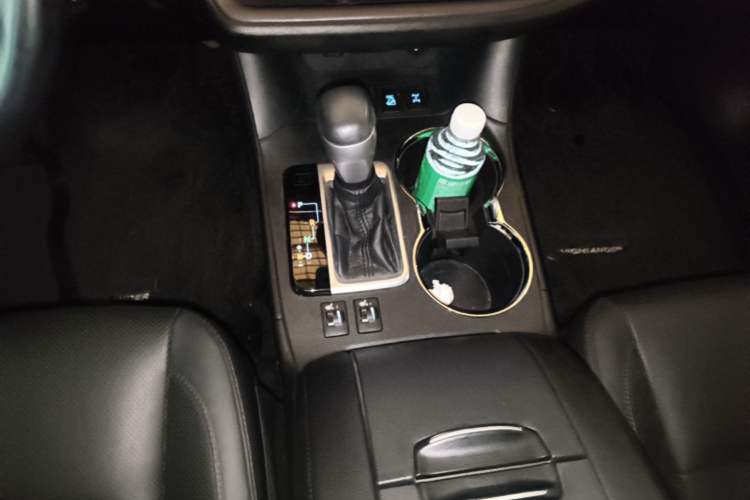 Used Toyota Highlander 2018 2.0T Four-Wheel Drive Luxury Version 7 Seats China VI Standard Gear Lever
