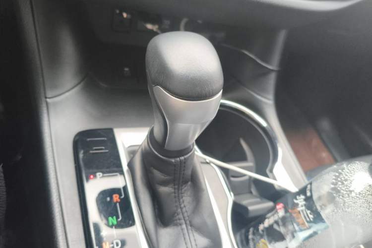 Used Toyota Highlander 2018 2.0T Four-Wheel Drive Luxury Edition 7 Seats China V Emission Standard Gear Lever