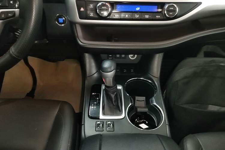 Used Toyota Highlander 2018 2.0T Four-Wheel Drive Prestige Version 7 Seats China VI Standard Gear Lever
