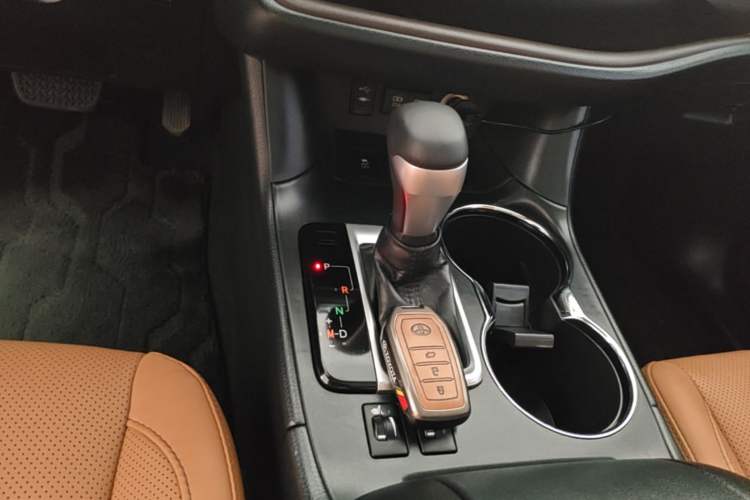 Used Toyota Highlander 2018 2.0T Four-Wheel Drive Knight Edition 7 Seats China VI Standard Gear Lever