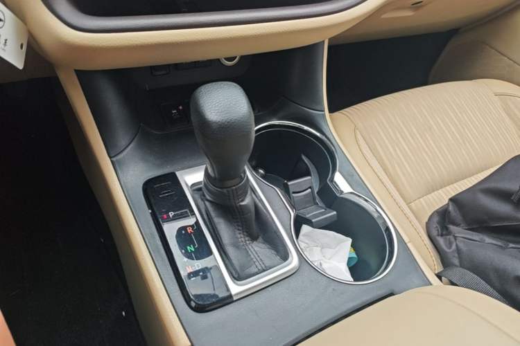 Used Toyota Highlander 2018 2.0T Two-Wheel Drive Elite Version 5 Seats China VI Standard Gear Lever