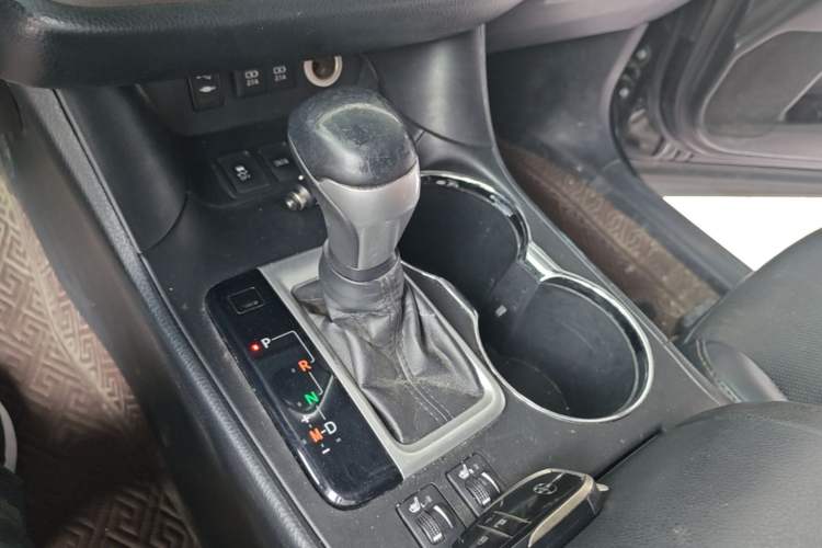 Used Toyota Highlander 2018 2.0T Four-Wheel Drive Luxury Version 7 Seats China VI Standard Gear Lever